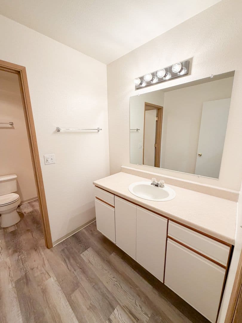 Klamath Falls Apartment: 5382 North Hills Drive