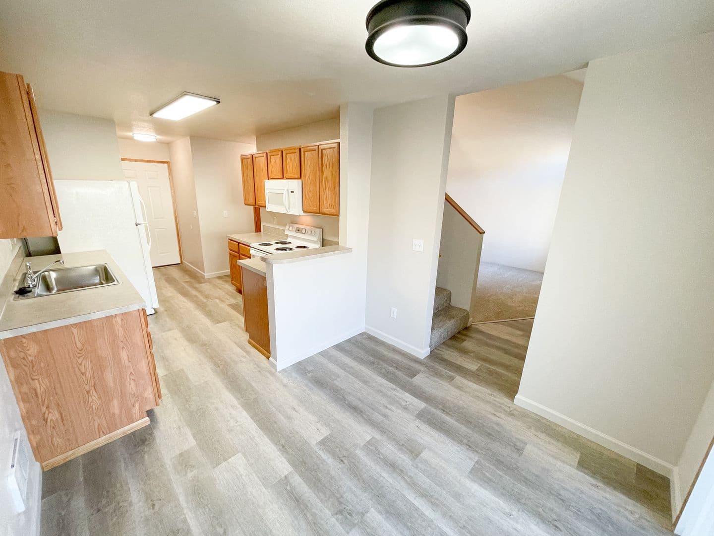 Klamath Falls Apartment: 5630-5632-5634-5636 North Hills Drive
