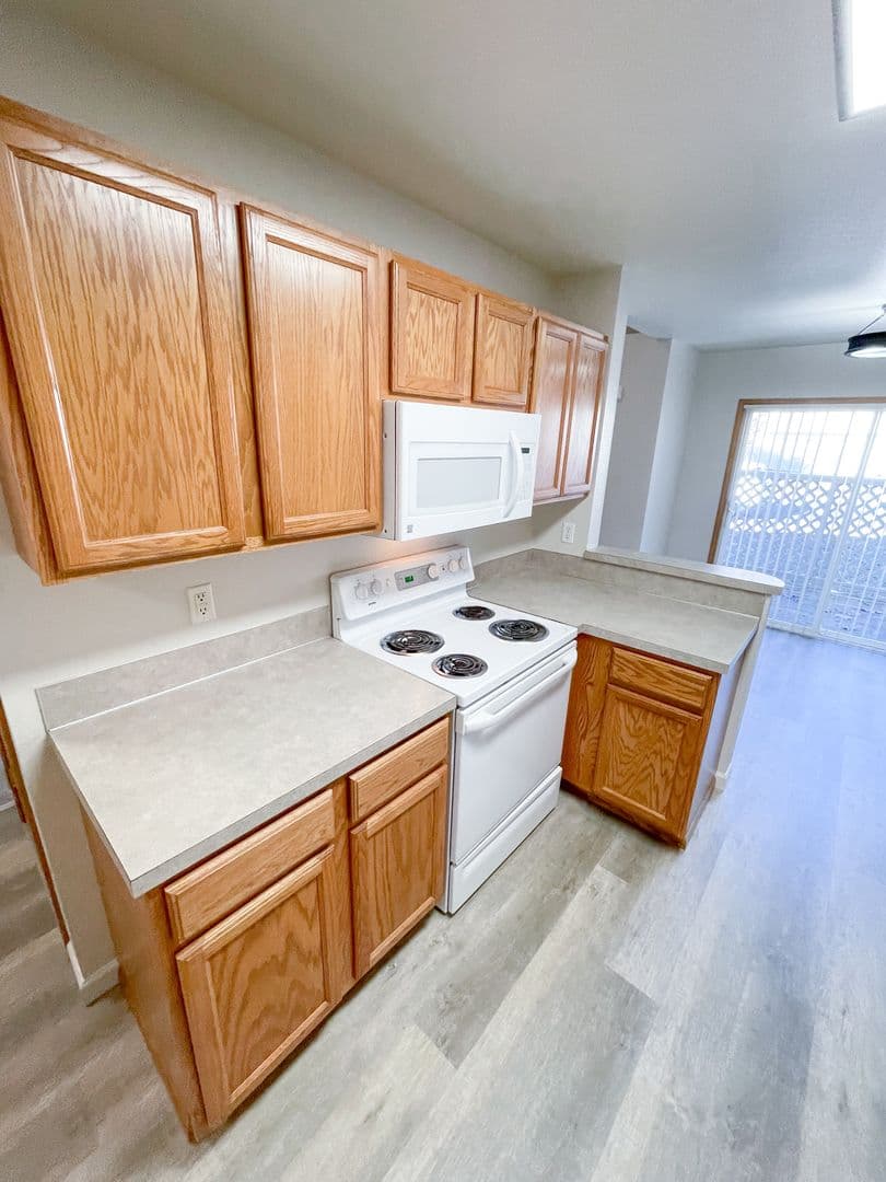 Klamath Falls Apartment: 5630-5632-5634-5636 North Hills Drive