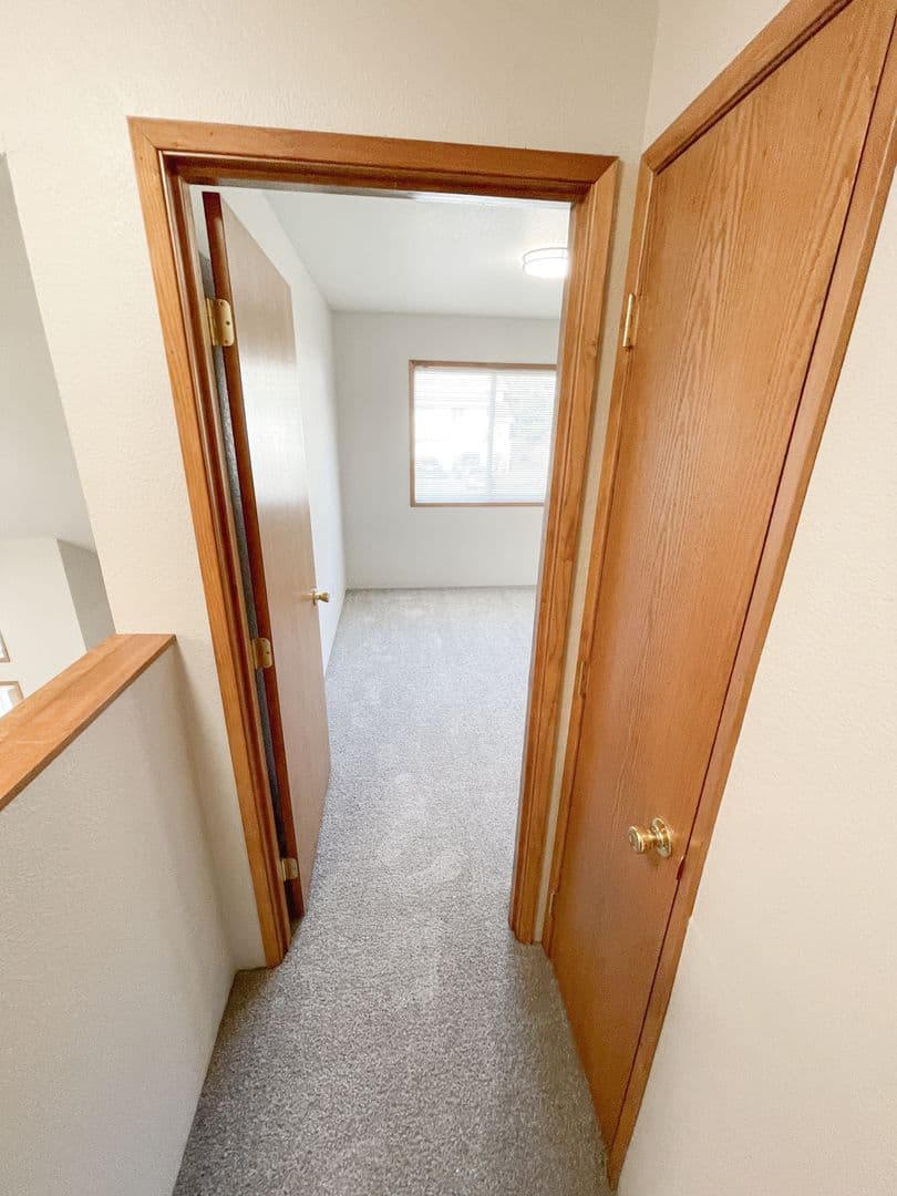 Klamath Falls Apartment: 5630-5632-5634-5636 North Hills Drive