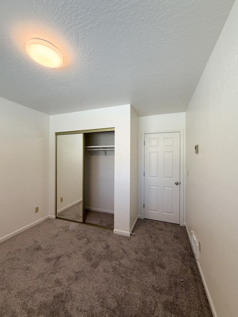 Klamath Falls Apartment: 1846-1848 Sargent Ave