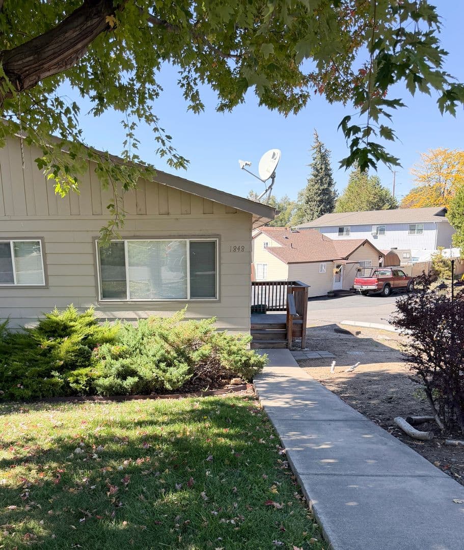 Klamath Falls Apartment: 1846-1848 Sargent Ave