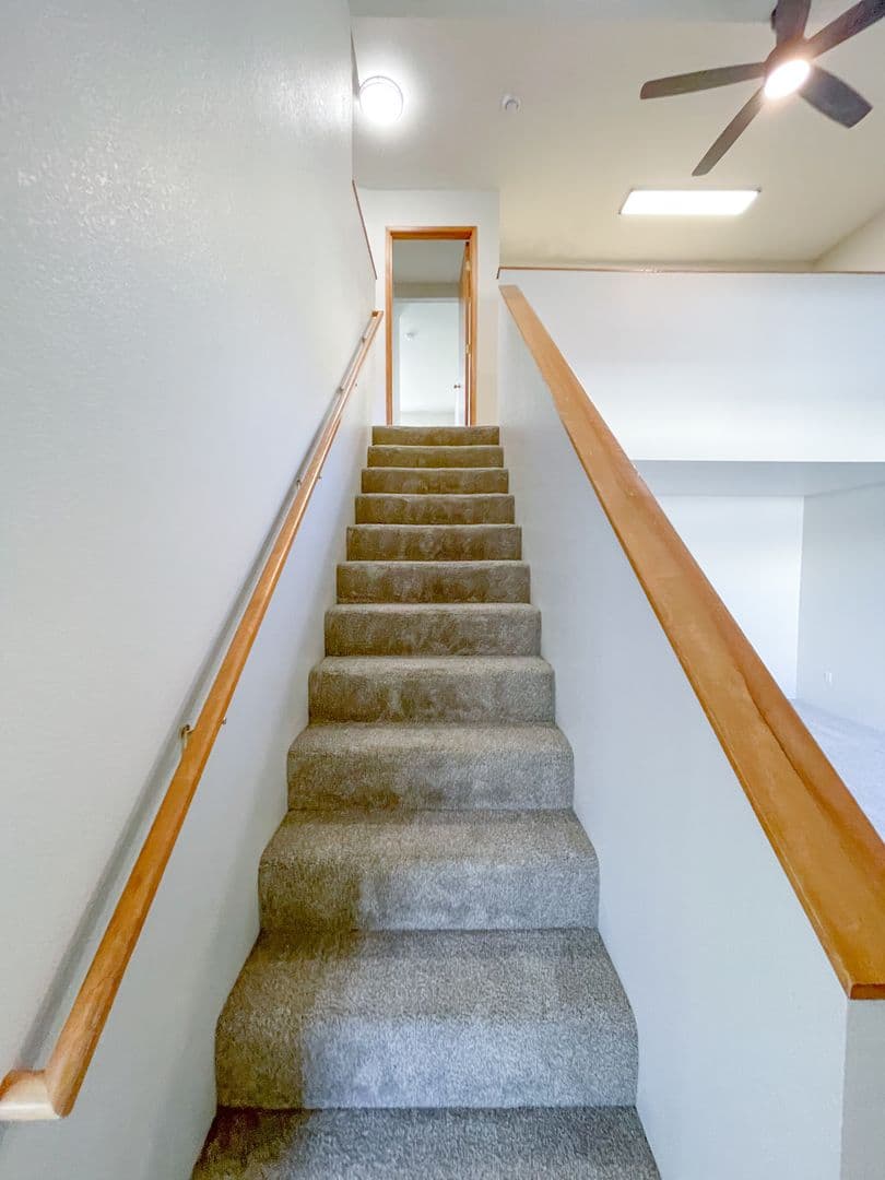 Klamath Falls Apartment: 5630-5632-5634-5636 North Hills Drive