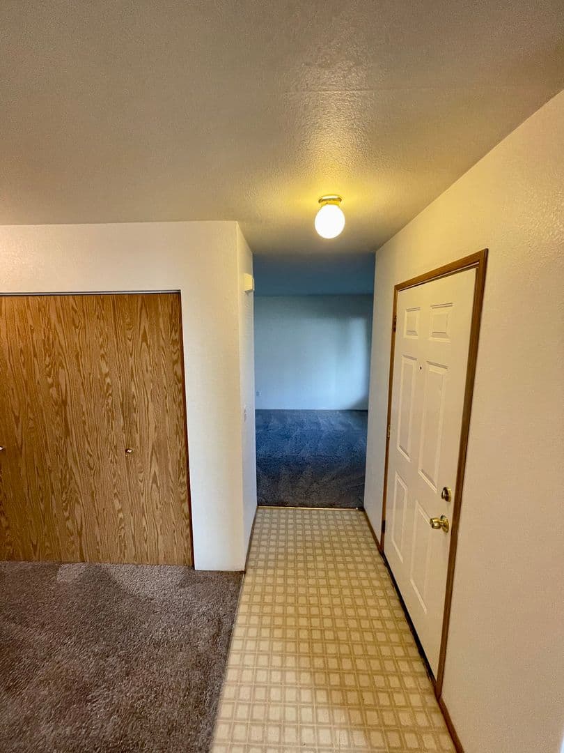 Klamath Falls Apartment: 5388 North Hills Drive