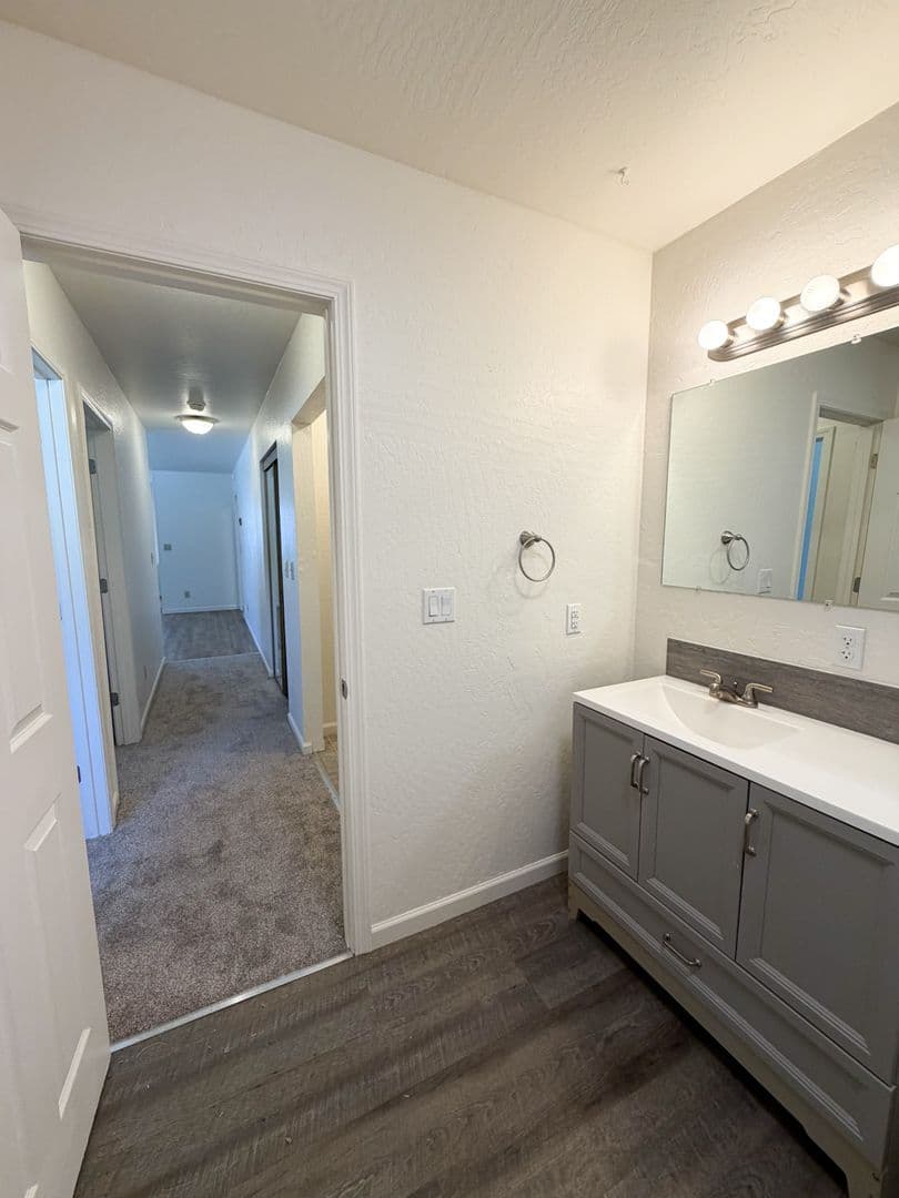 Klamath Falls Apartment: 1846-1848 Sargent Ave
