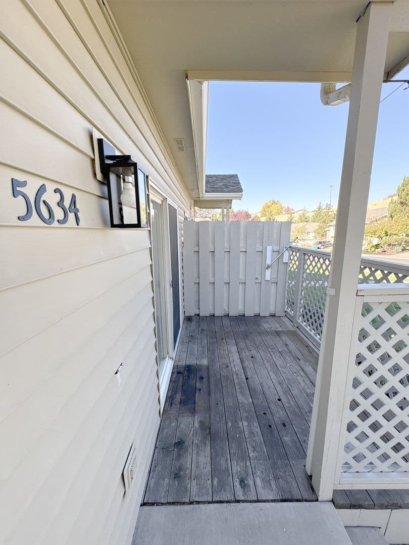 Klamath Falls Apartment: 5630-5632-5634-5636 North Hills Drive