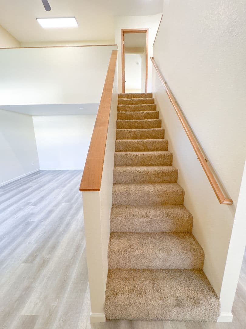 Klamath Falls Apartment: 5630-5632-5634-5636 North Hills Drive