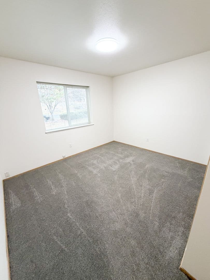 Klamath Falls Apartment: 5382 North Hills Drive
