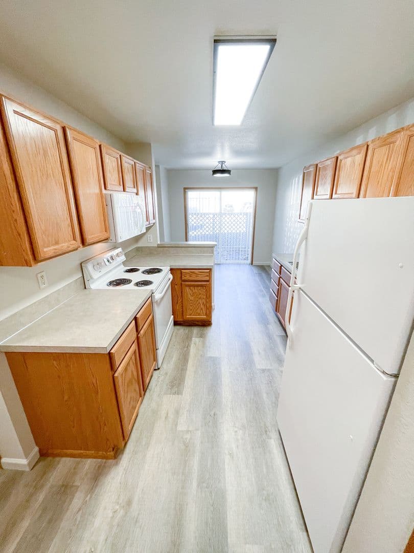 Klamath Falls Apartment: 5630-5632-5634-5636 North Hills Drive