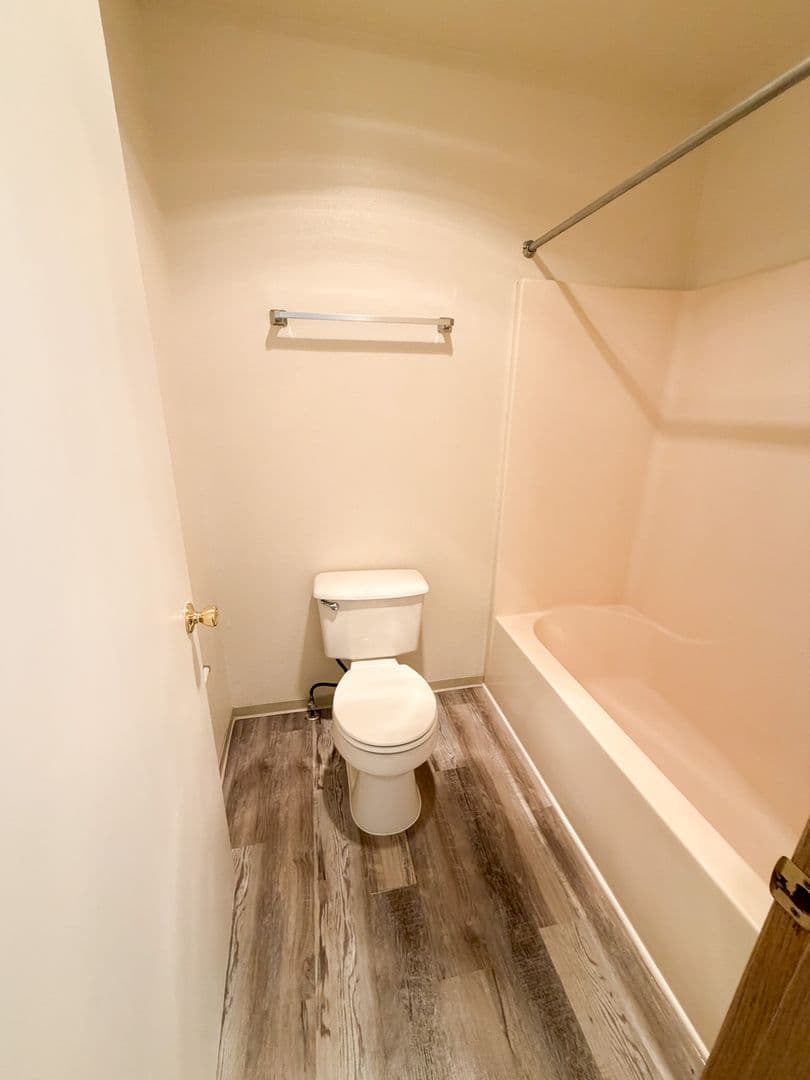 Klamath Falls Apartment: 5382 North Hills Drive