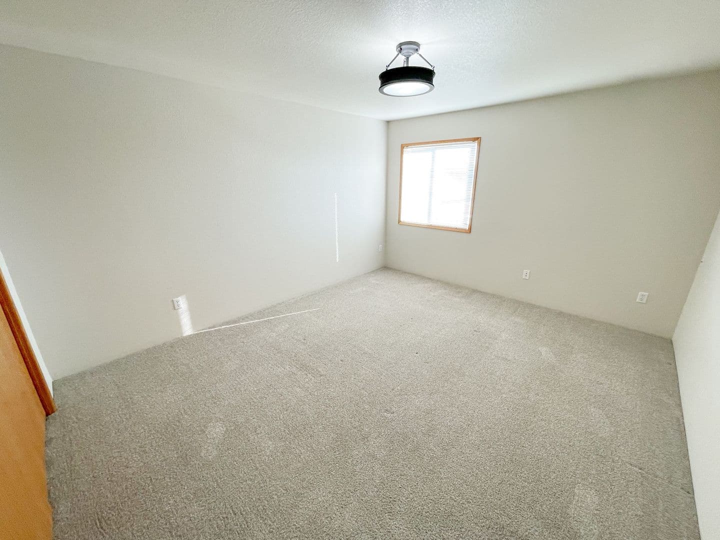 Klamath Falls Apartment: 5630-5632-5634-5636 North Hills Drive