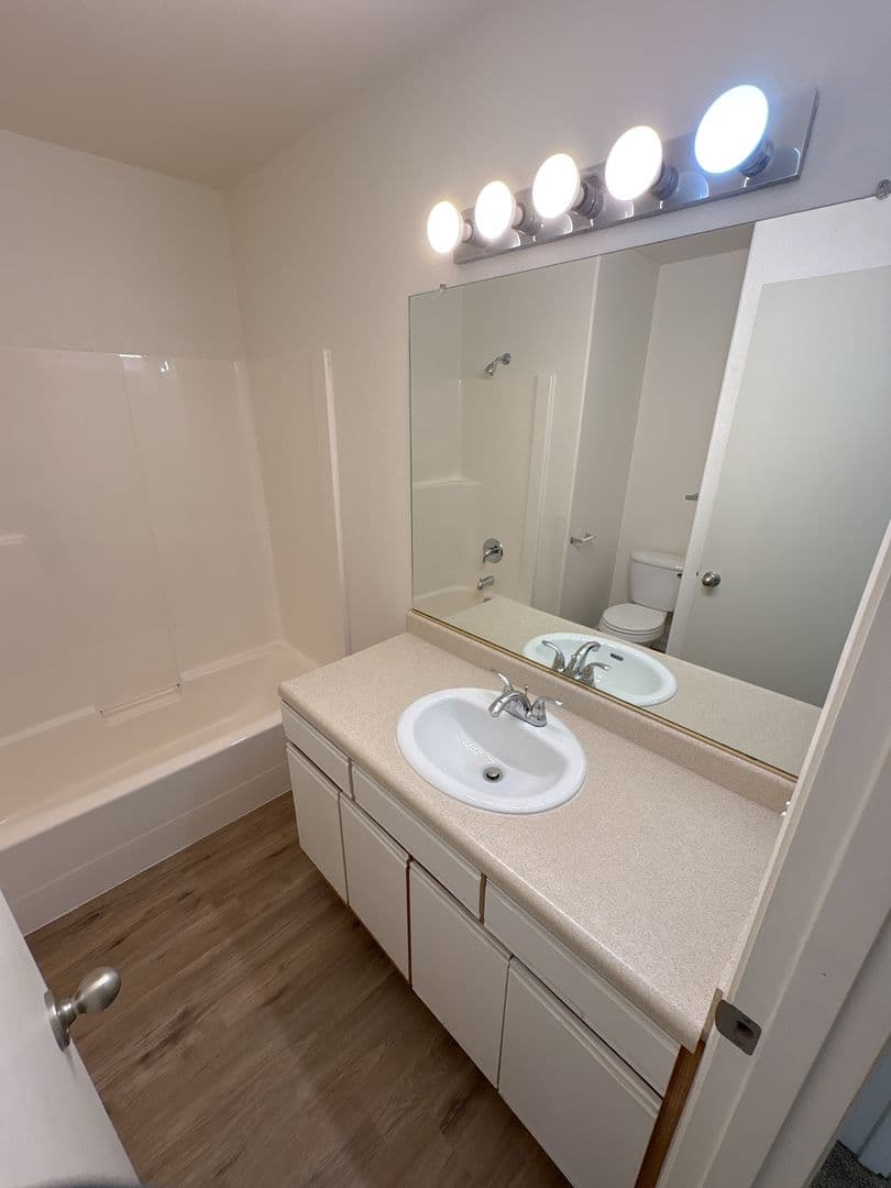 Klamath Falls Apartment: 429 Old Fort Rd