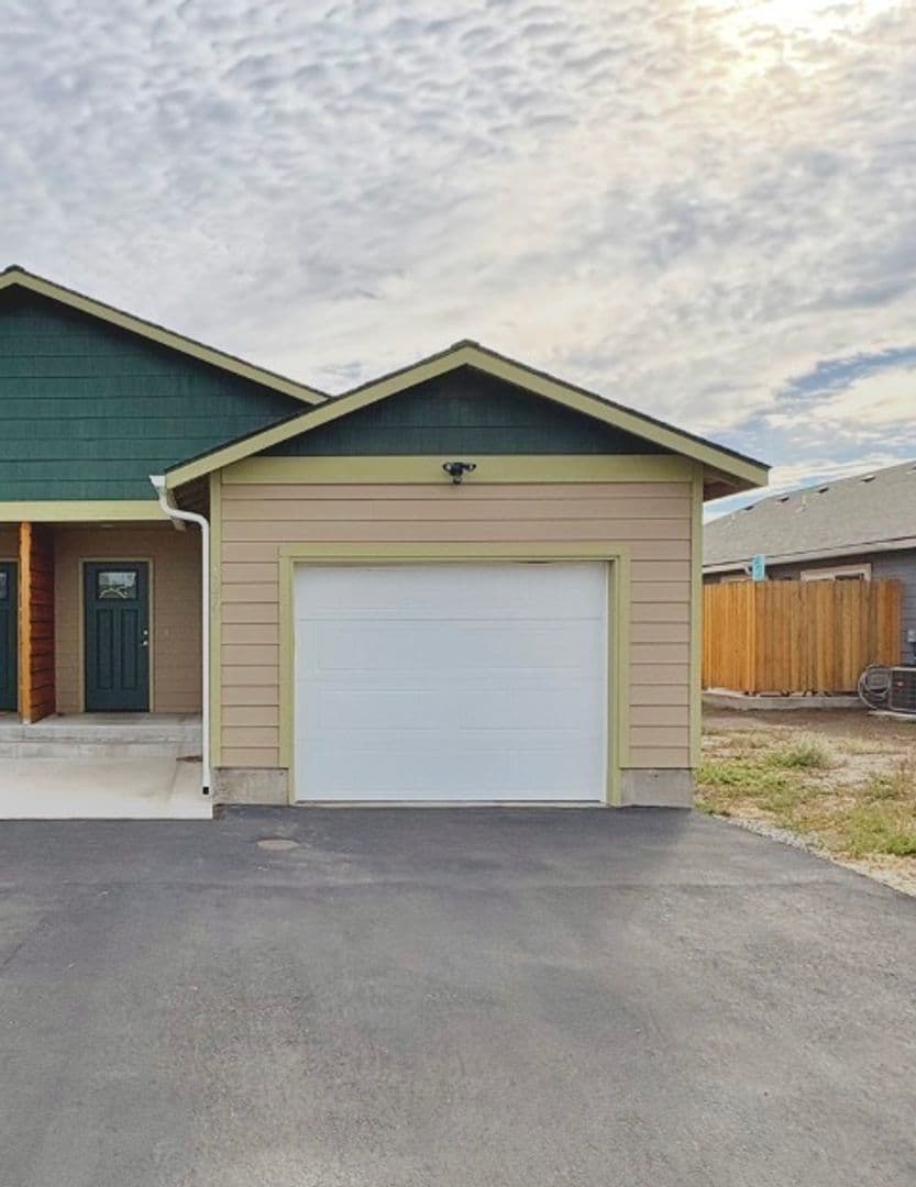Klamath Falls Apartment: 4255 Wyoming Street