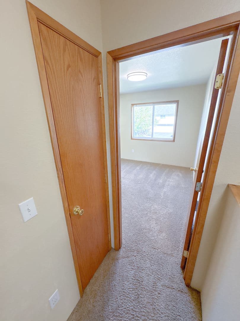 Klamath Falls Apartment: 5630-5632-5634-5636 North Hills Drive