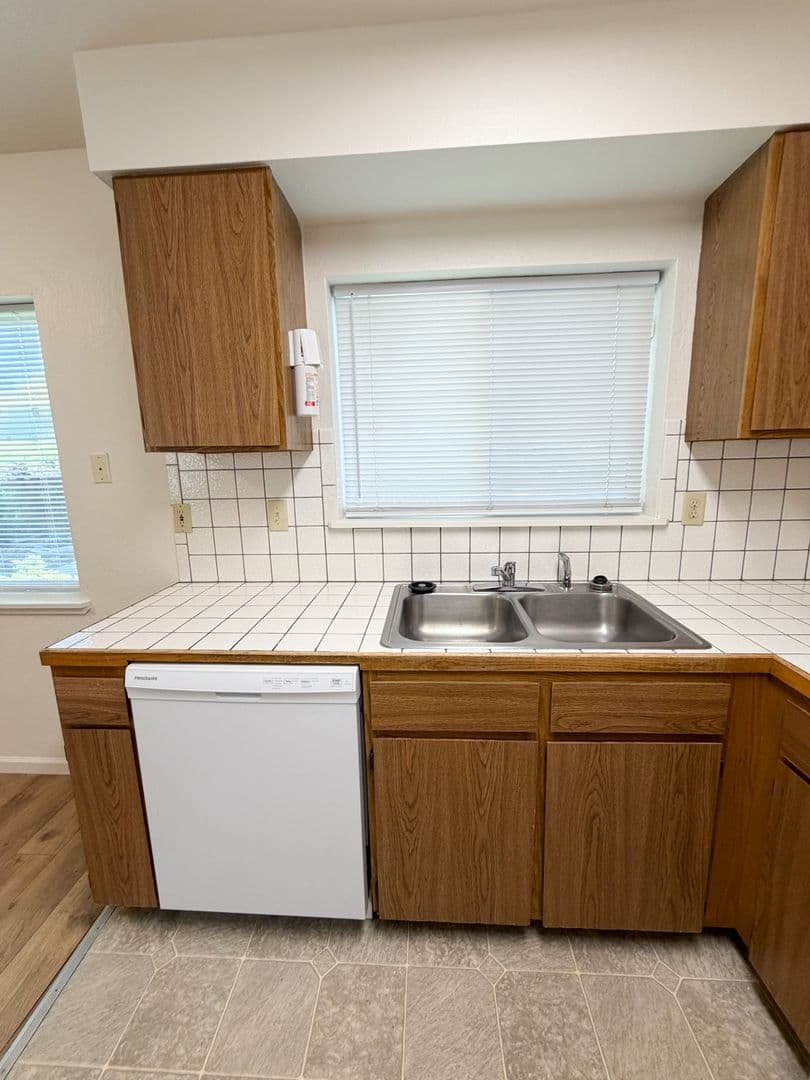 Klamath Falls Apartment: 1846-1848 Sargent Ave