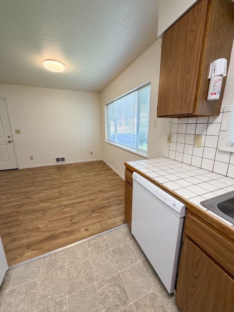 Klamath Falls Apartment: 1846-1848 Sargent Ave