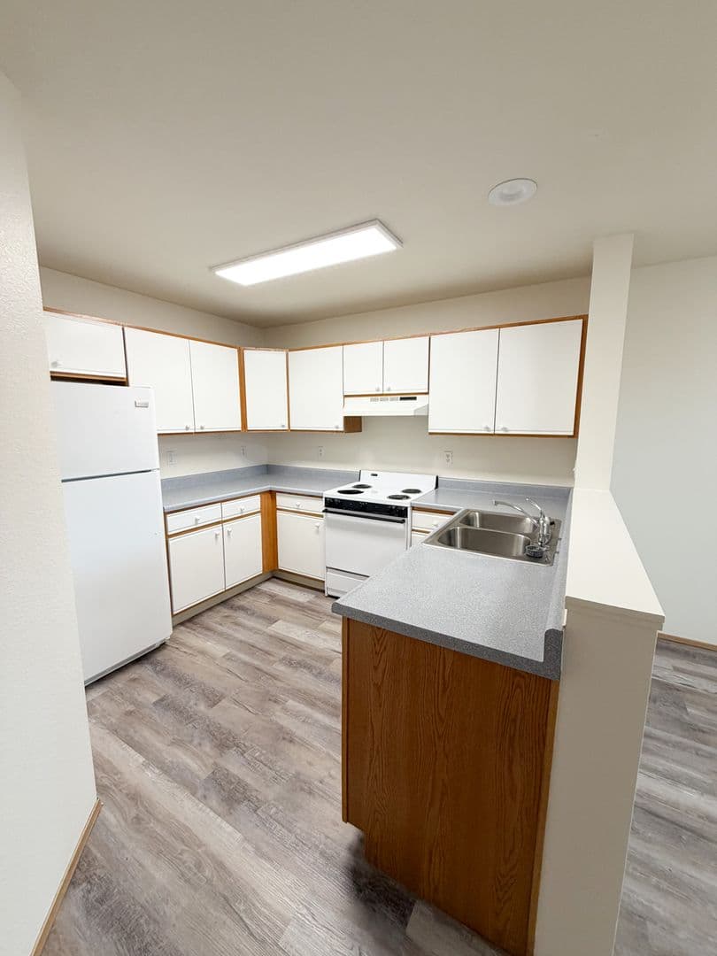 Klamath Falls Apartment: 5382 North Hills Drive