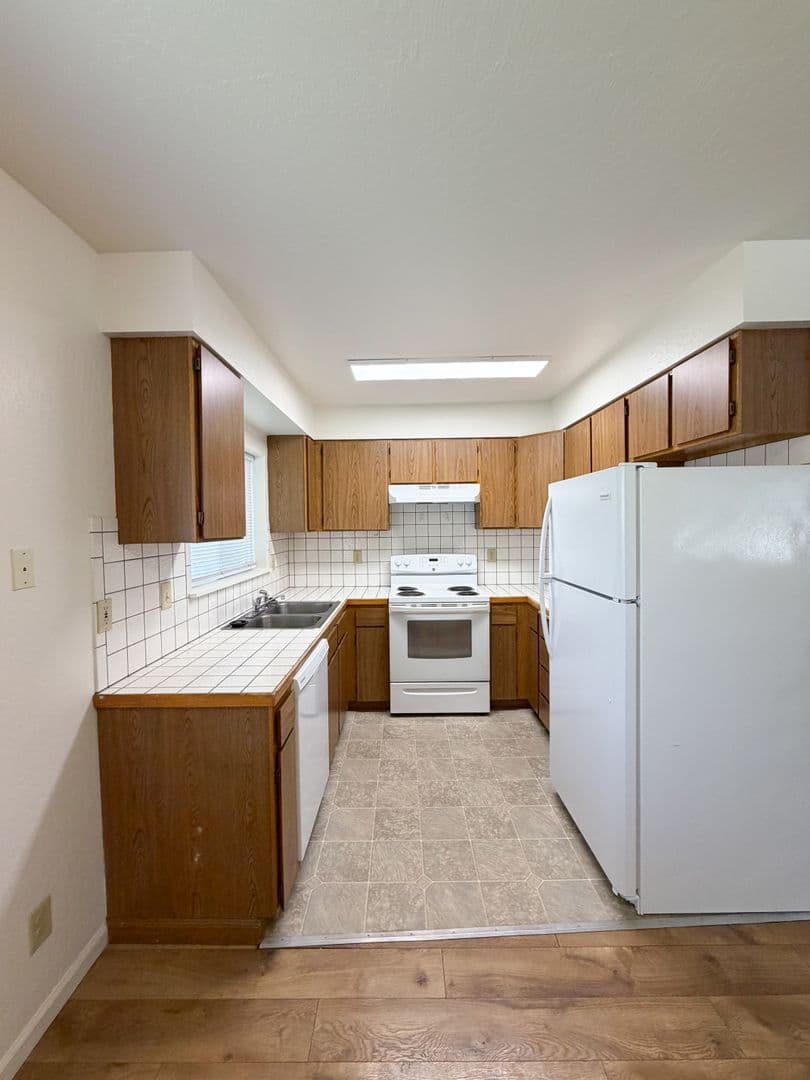 Klamath Falls Apartment: 1846-1848 Sargent Ave