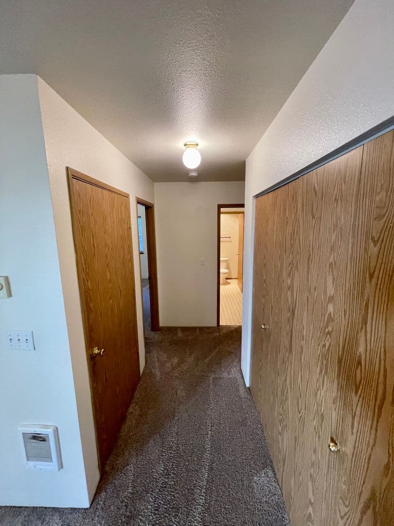 Klamath Falls Apartment: 5388 North Hills Drive