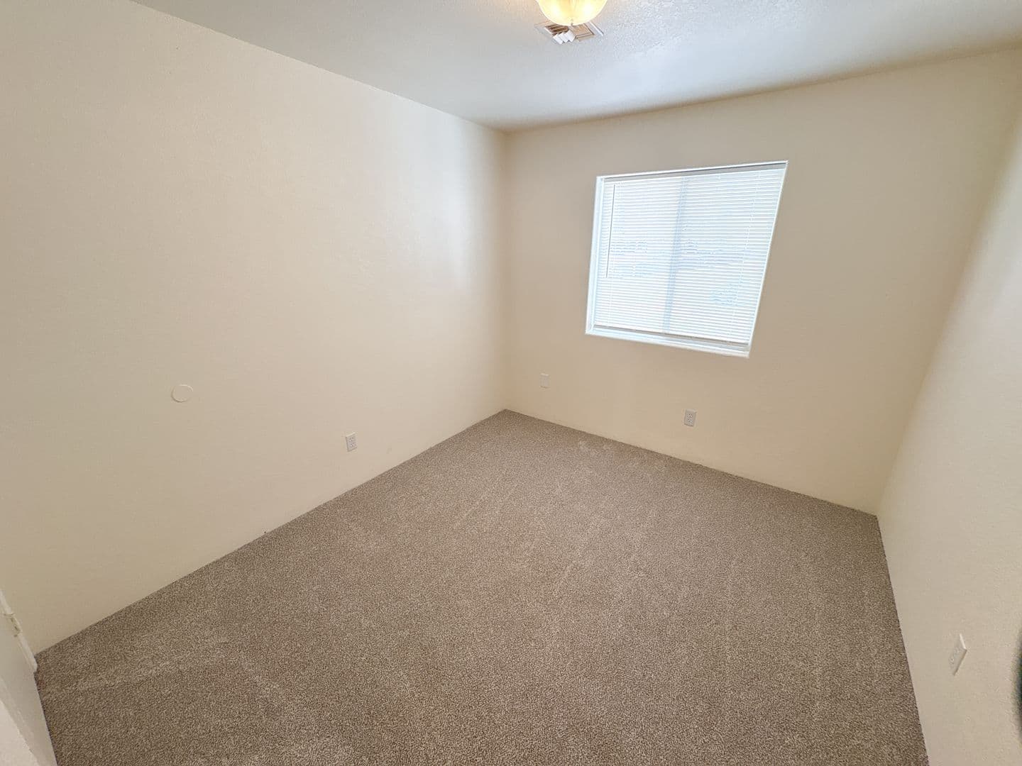 Klamath Falls Apartment: 429 Old Fort Rd