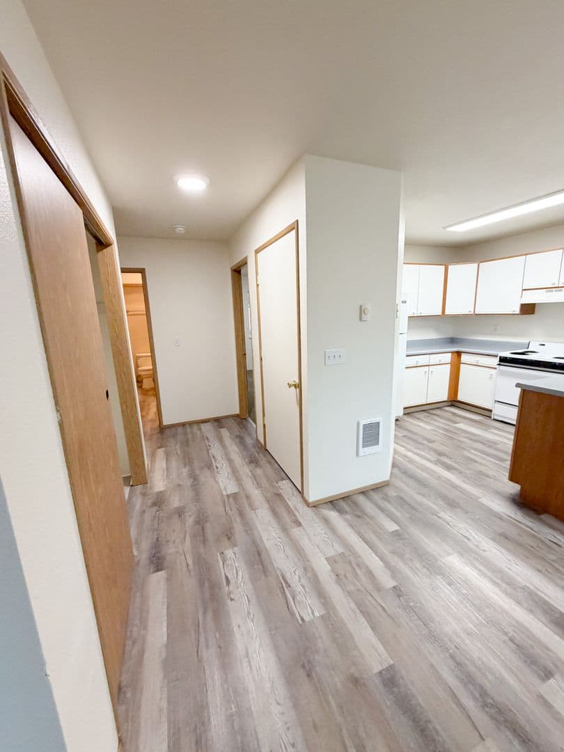 Klamath Falls Apartment: 5382 North Hills Drive