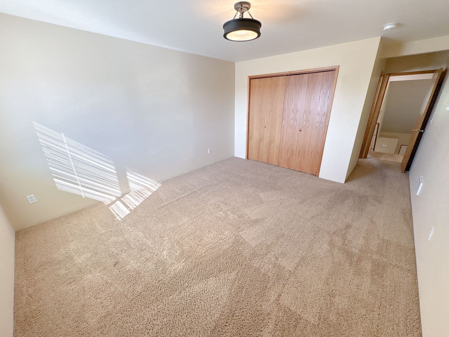 Klamath Falls Apartment: 5630-5632-5634-5636 North Hills Drive