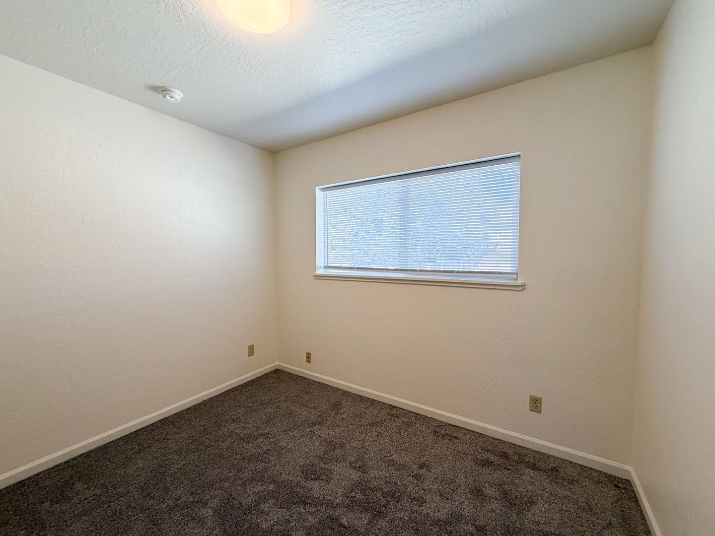 Klamath Falls Apartment: 1846-1848 Sargent Ave