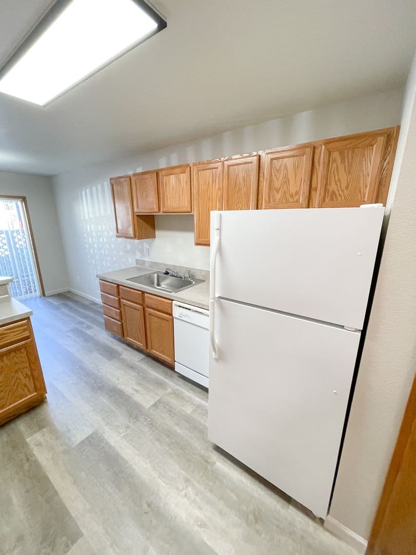 Klamath Falls Apartment: 5630-5632-5634-5636 North Hills Drive