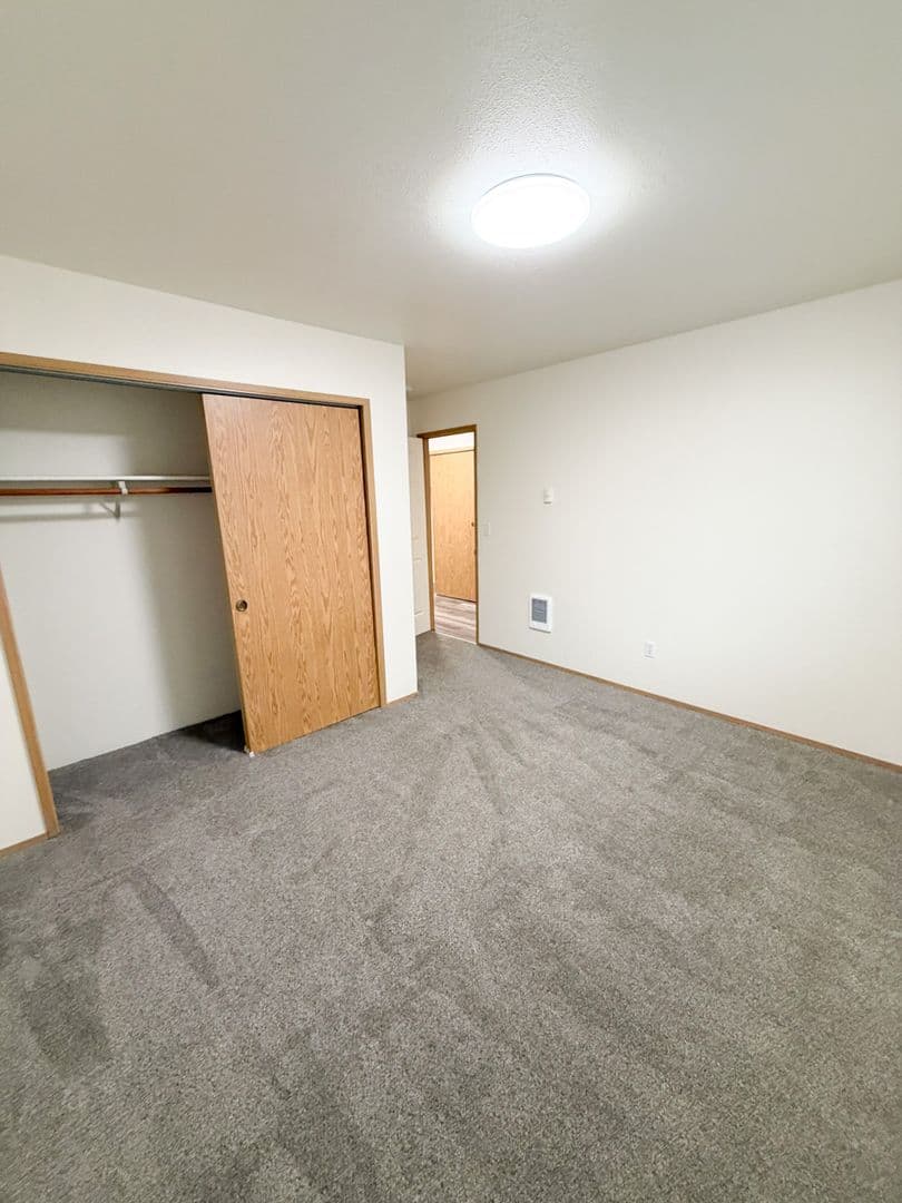 Klamath Falls Apartment: 5382 North Hills Drive