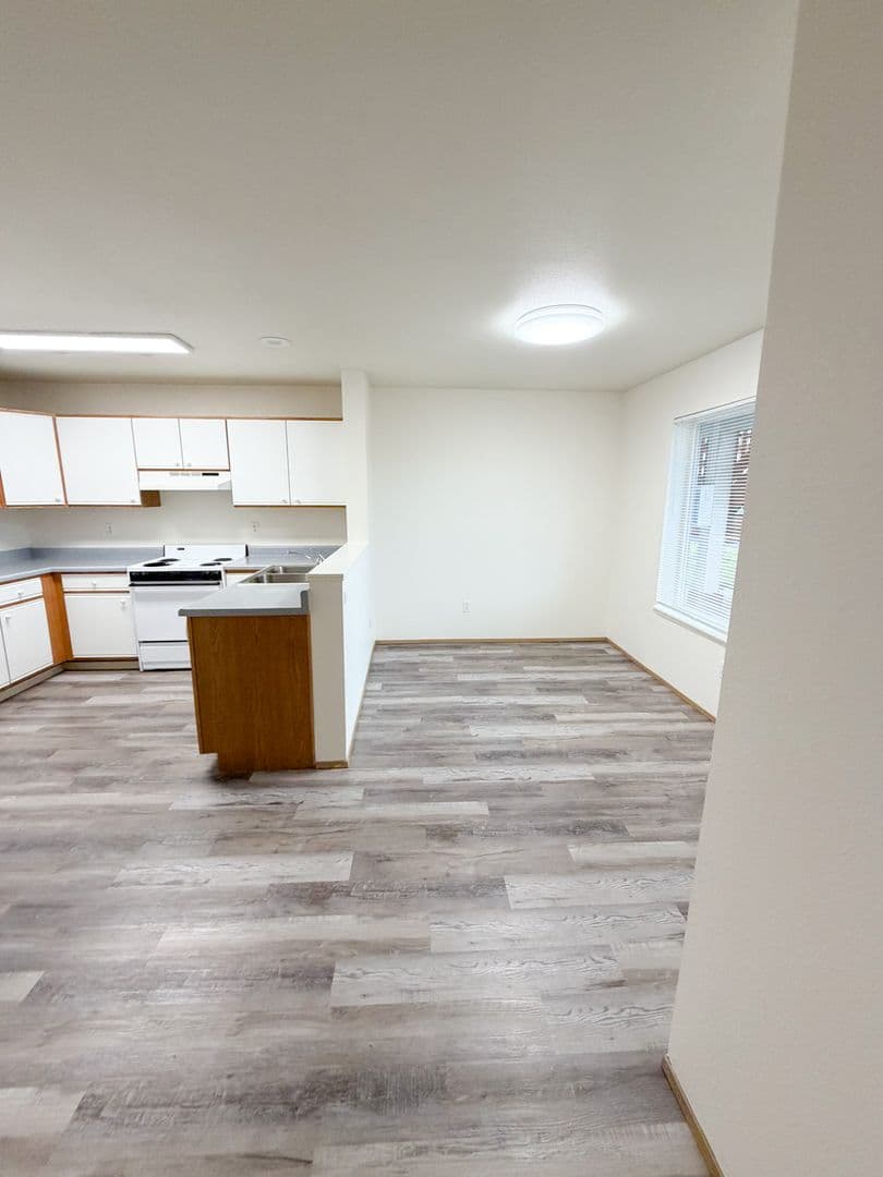 Klamath Falls Apartment: 5382 North Hills Drive