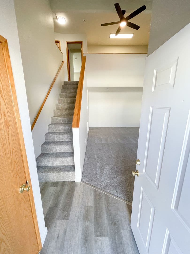 Klamath Falls Apartment: 5630-5632-5634-5636 North Hills Drive