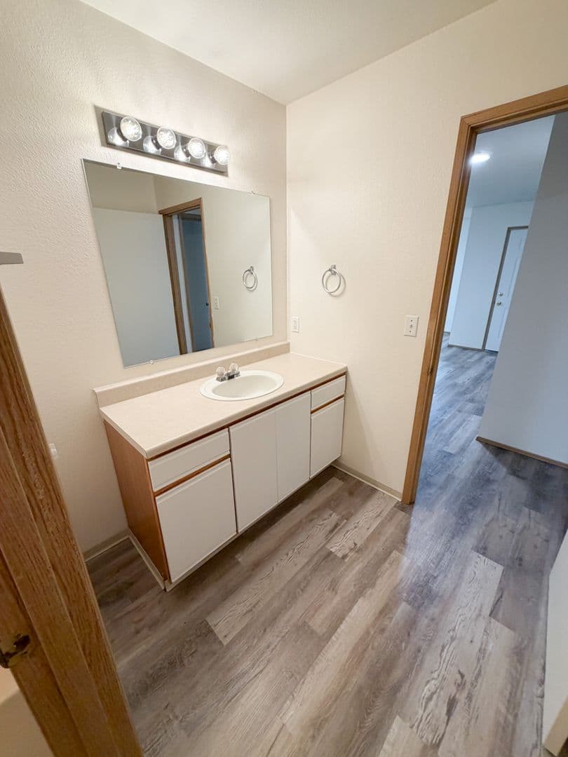 Klamath Falls Apartment: 5382 North Hills Drive