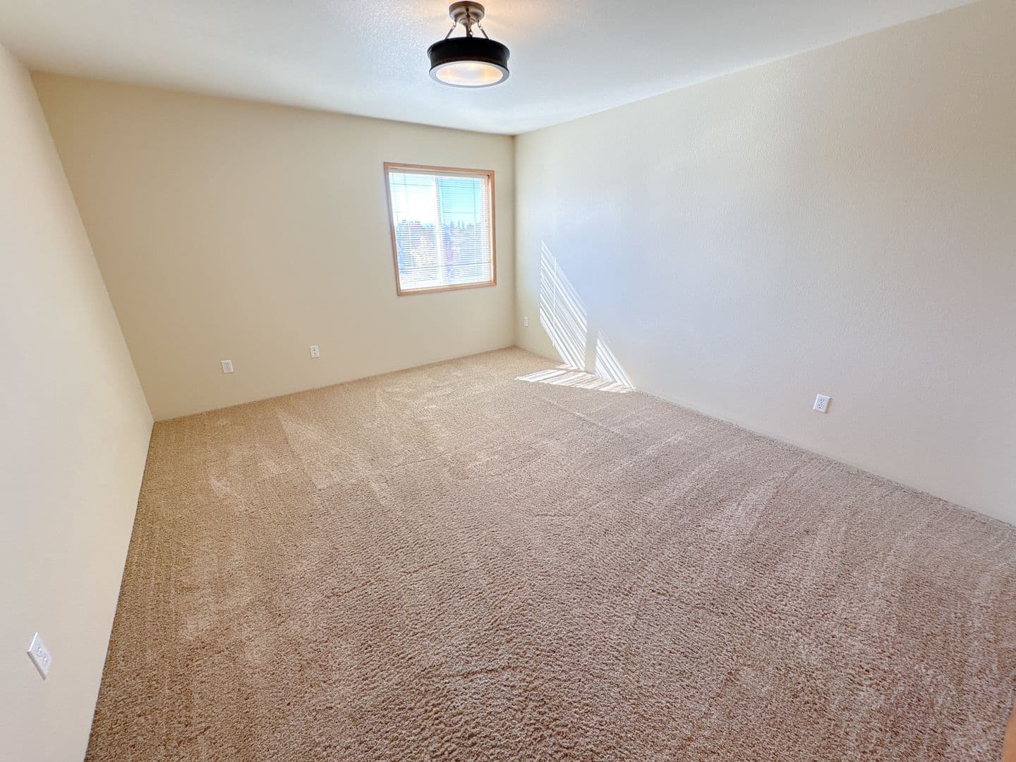 Klamath Falls Apartment: 5630-5632-5634-5636 North Hills Drive