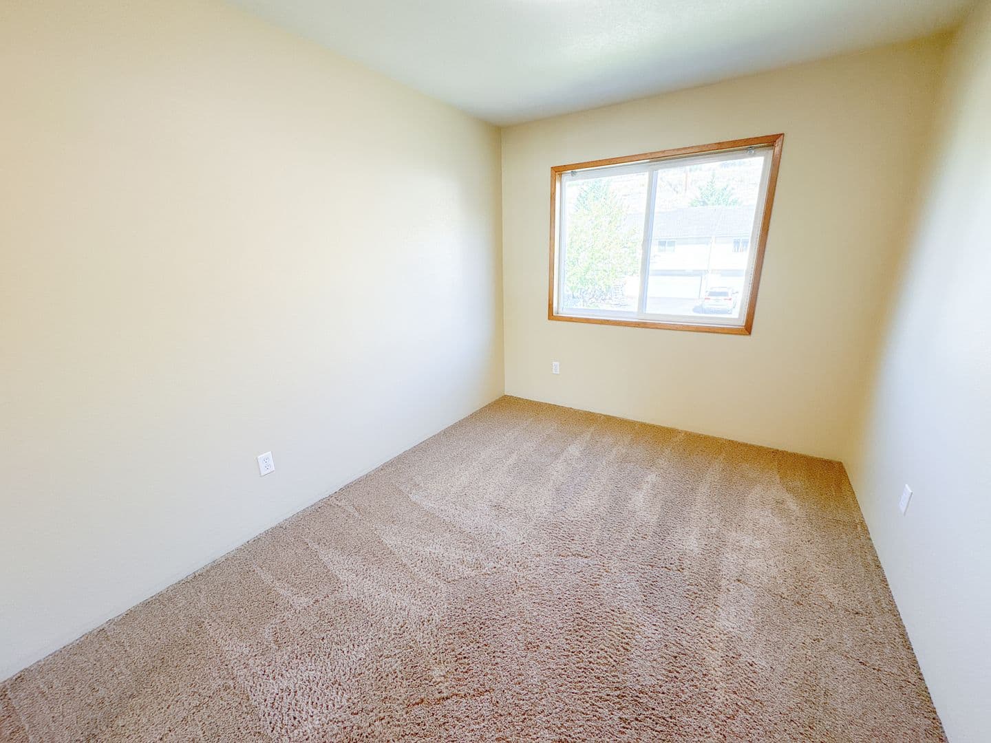 Klamath Falls Apartment: 5630-5632-5634-5636 North Hills Drive