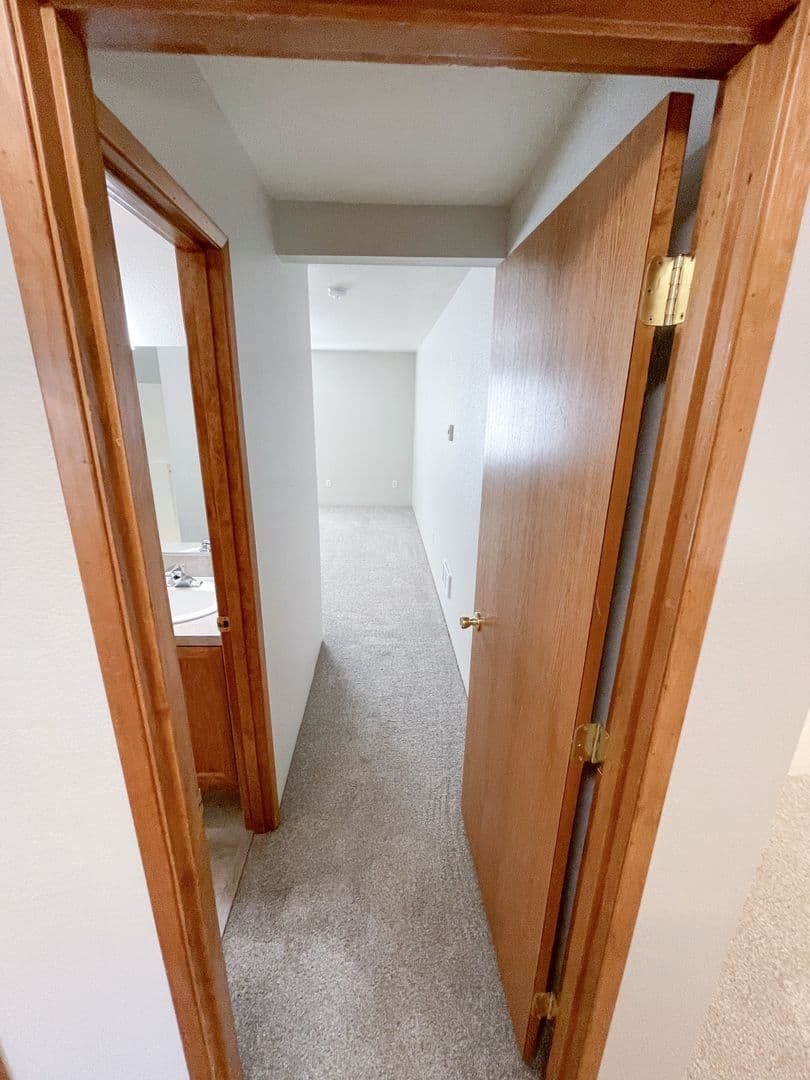 Klamath Falls Apartment: 5630-5632-5634-5636 North Hills Drive
