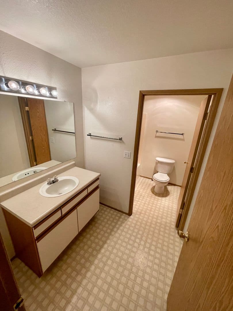Klamath Falls Apartment: 5388 North Hills Drive