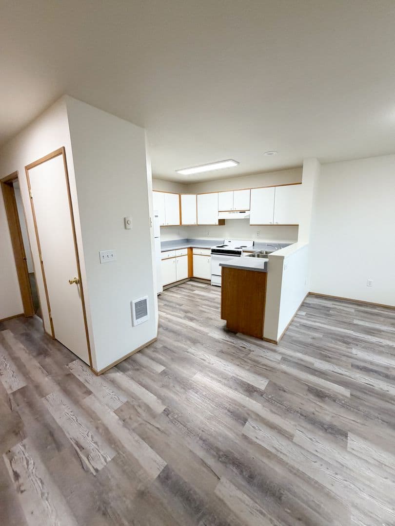 Klamath Falls Apartment: 5382 North Hills Drive