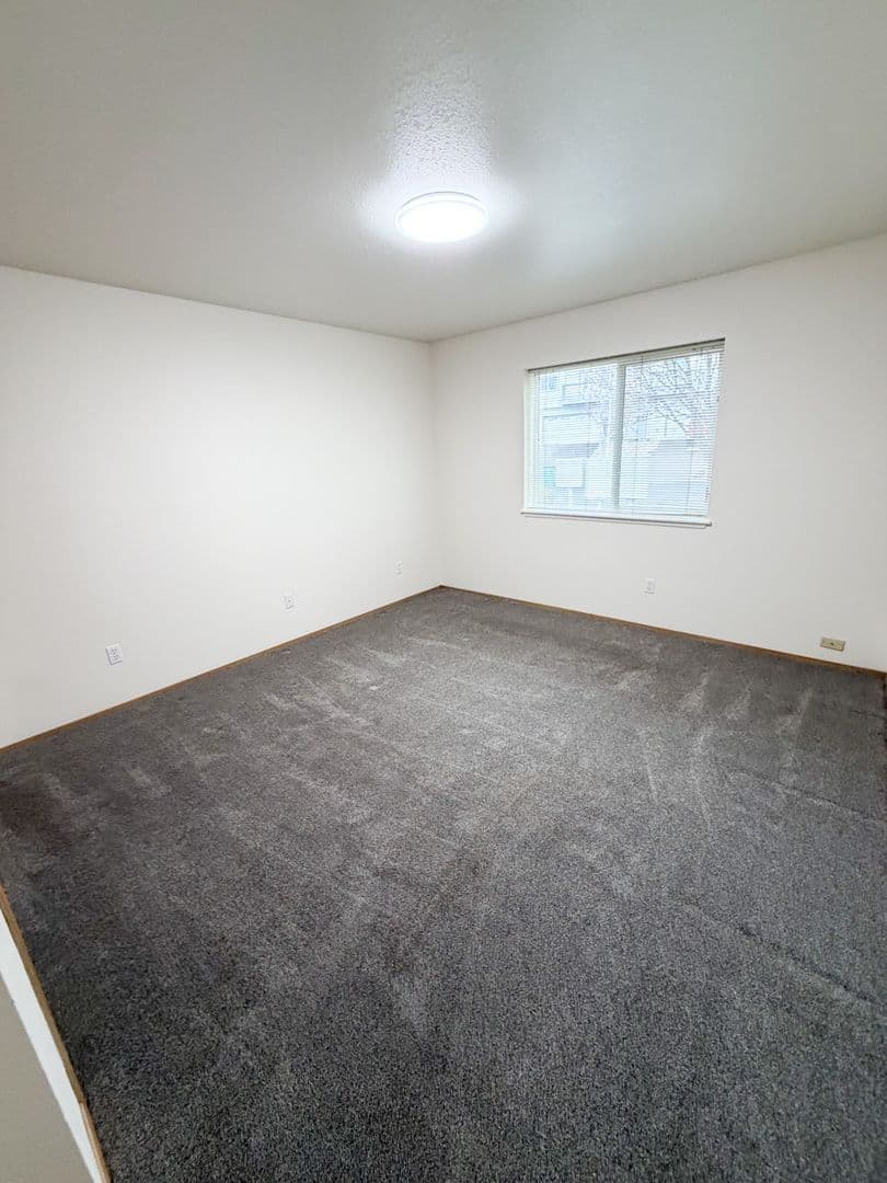 Klamath Falls Apartment: 5382 North Hills Drive