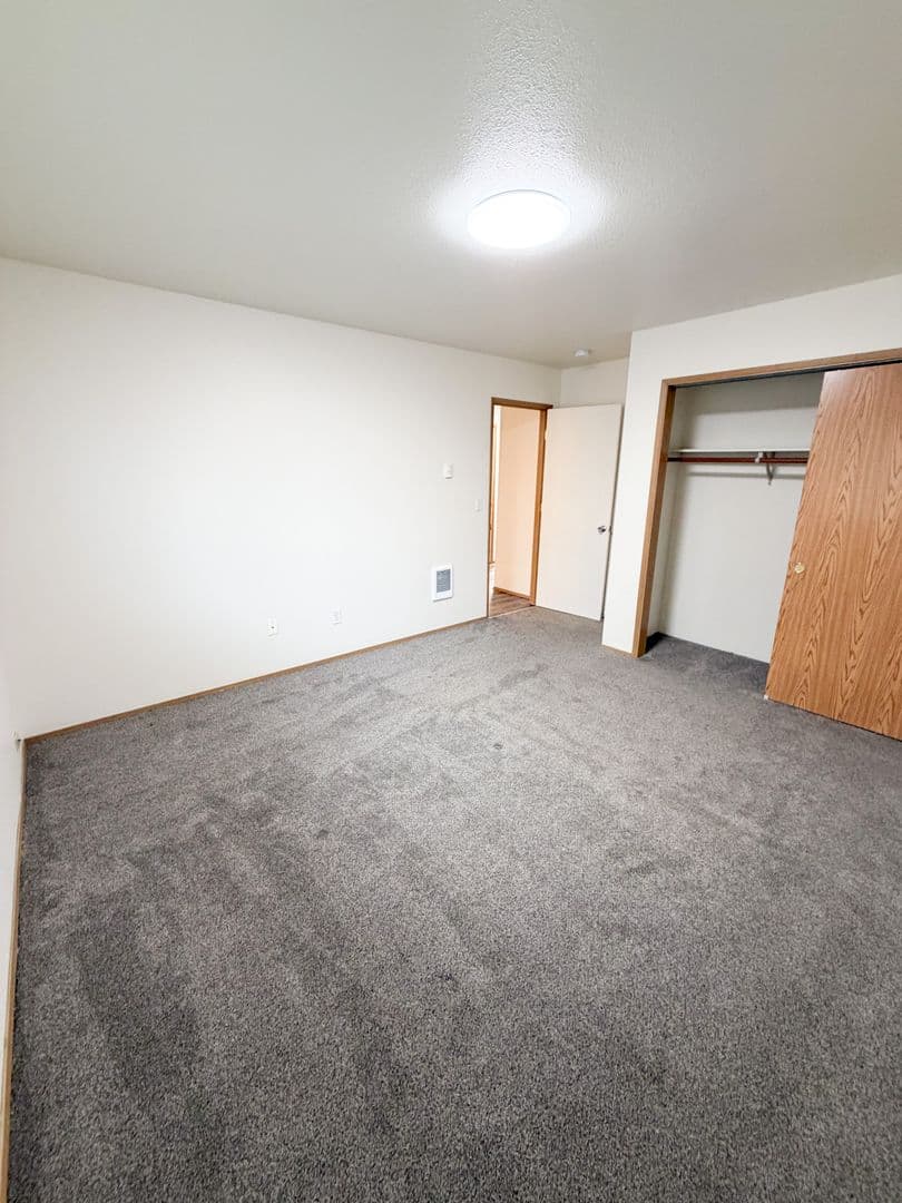 Klamath Falls Apartment: 5382 North Hills Drive