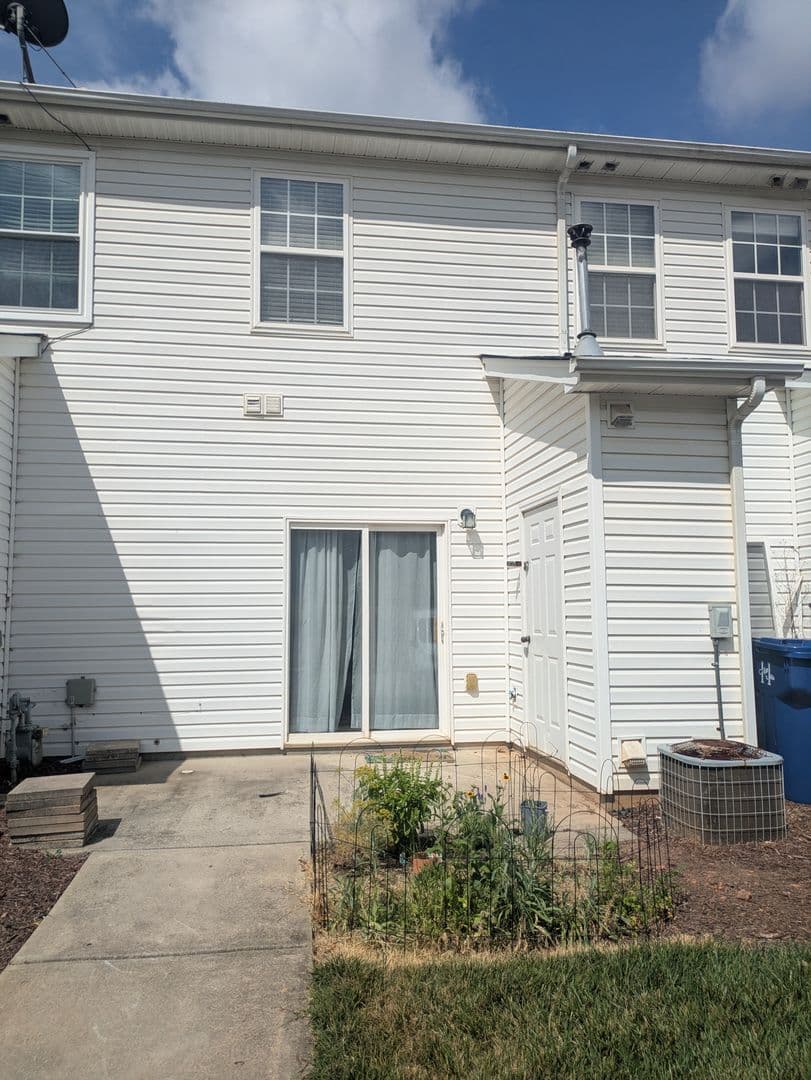 Cornelius House: 18474 Streamline Court