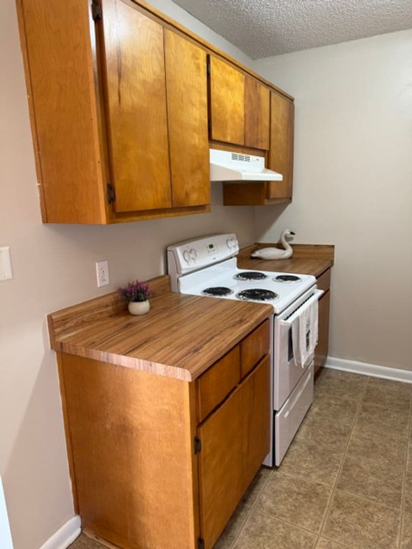 Andalusia Apartment: 100 Captain's Quarters Dr.