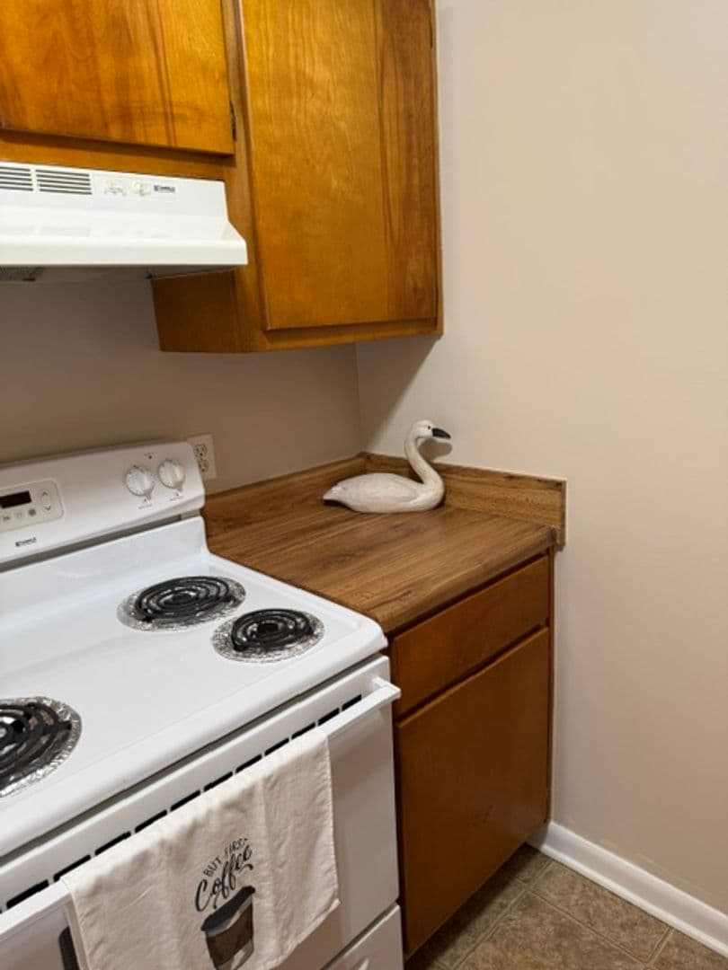 Andalusia Apartment: 100 Captain's Quarters Dr.