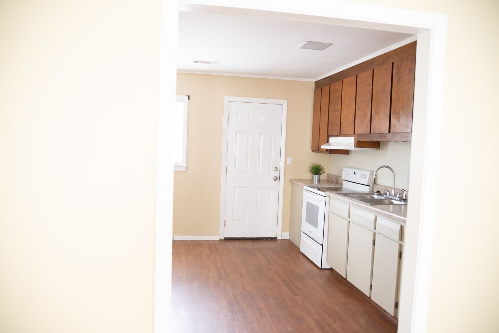 Brewton Apartment: 110 Mason St.