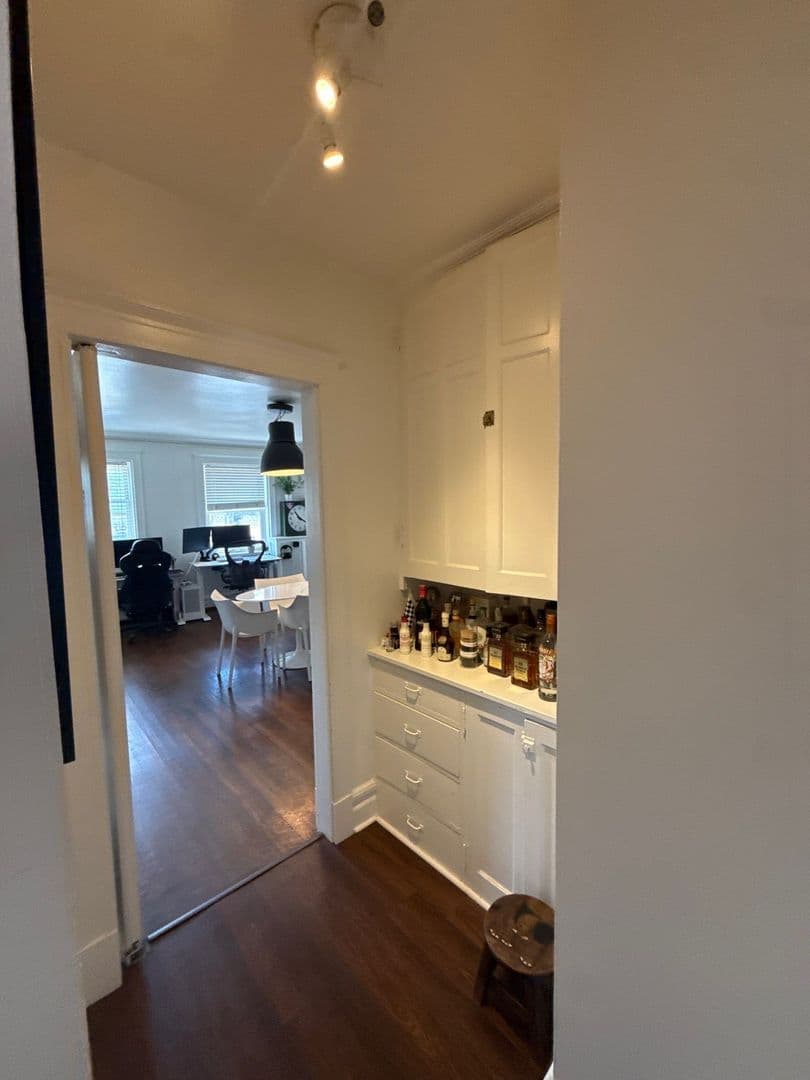 St Louis Apartment: 522 South Hanley Rd
