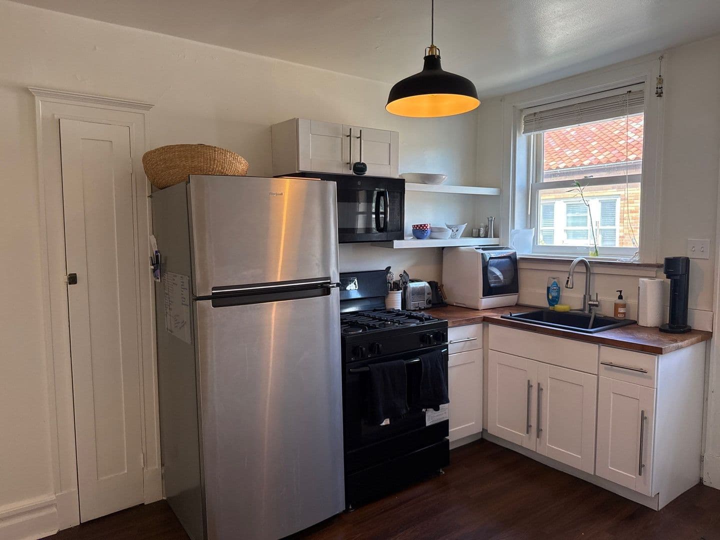 St Louis Apartment: 522 South Hanley Rd