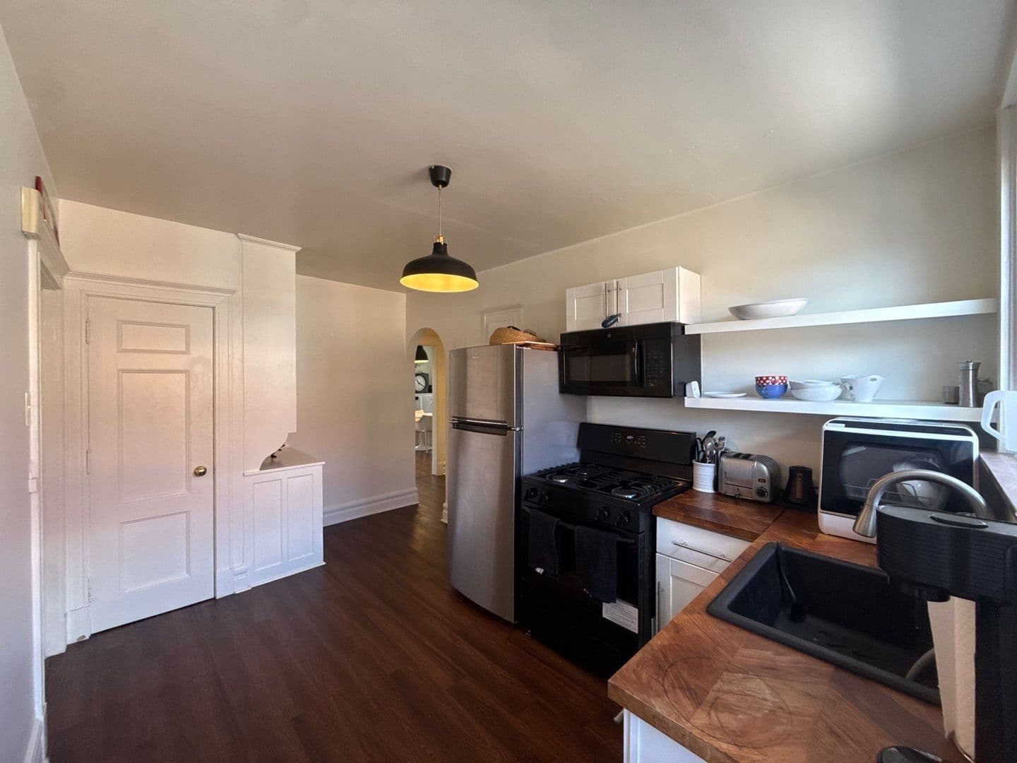 St Louis Apartment: 522 South Hanley Rd