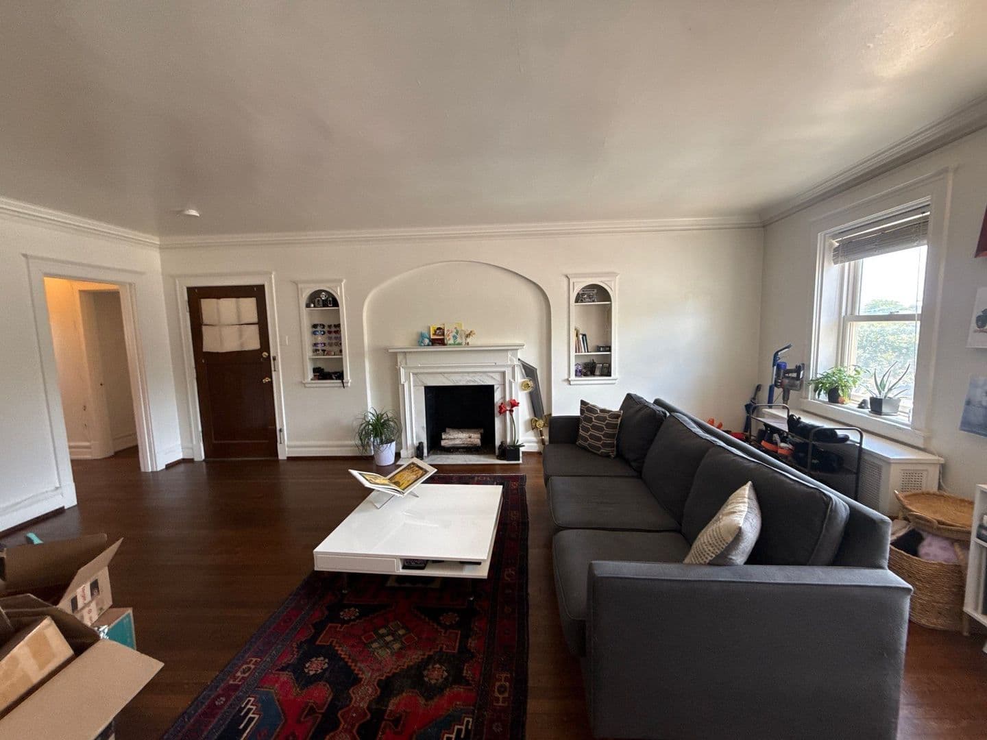 St Louis Apartment: 522 South Hanley Rd