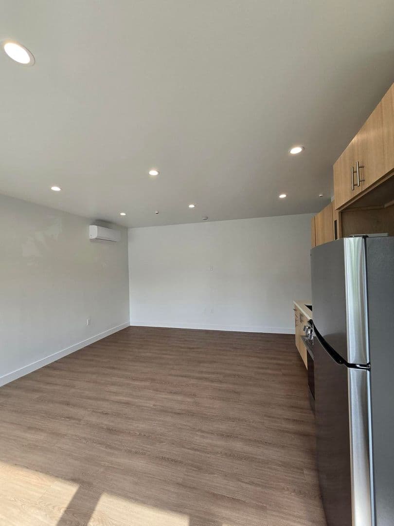 Los Angeles Apartment: 3992 Inglewood Blvd