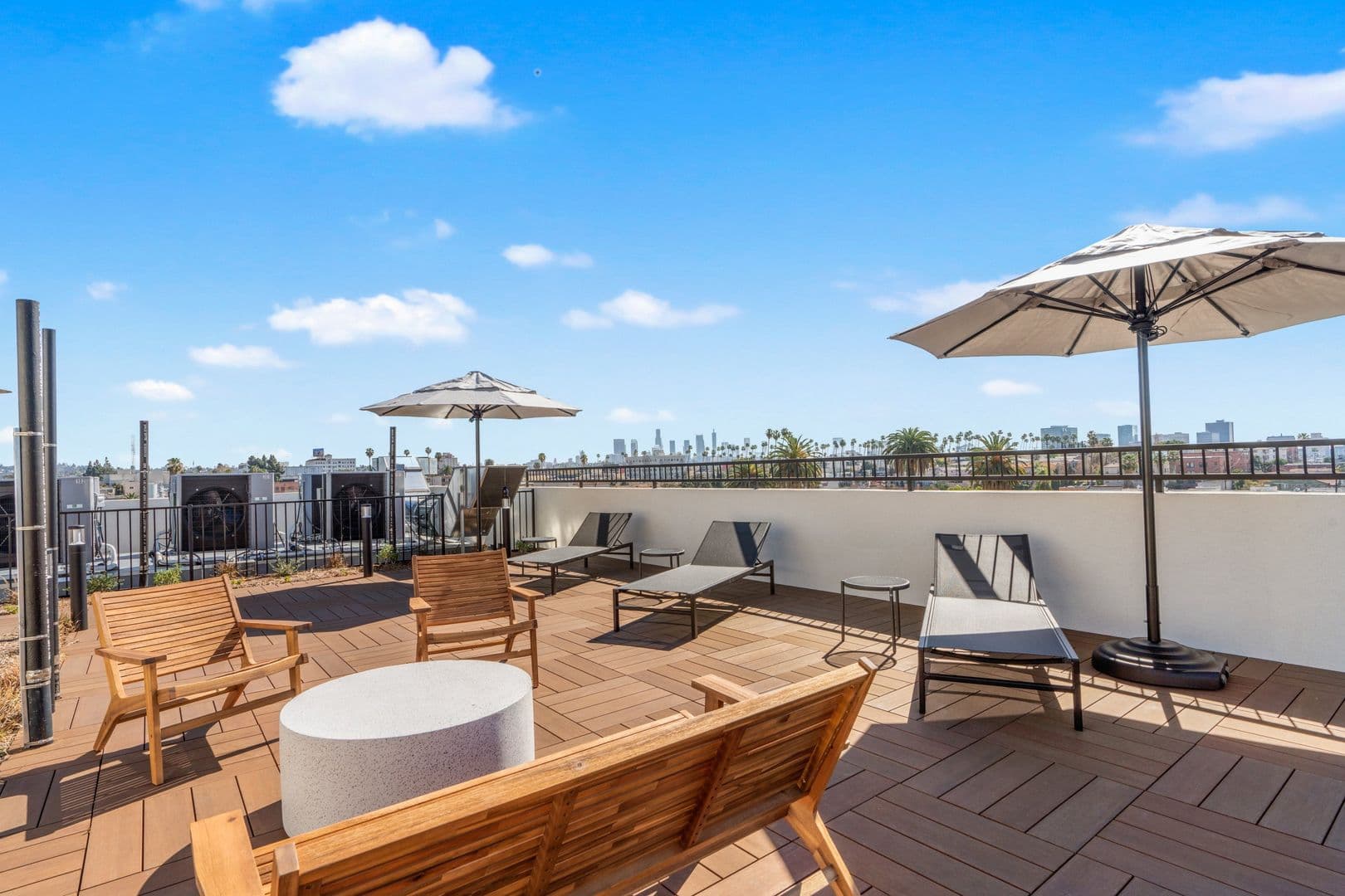 Los Angeles Apartment: 426 North Alexandria Ave