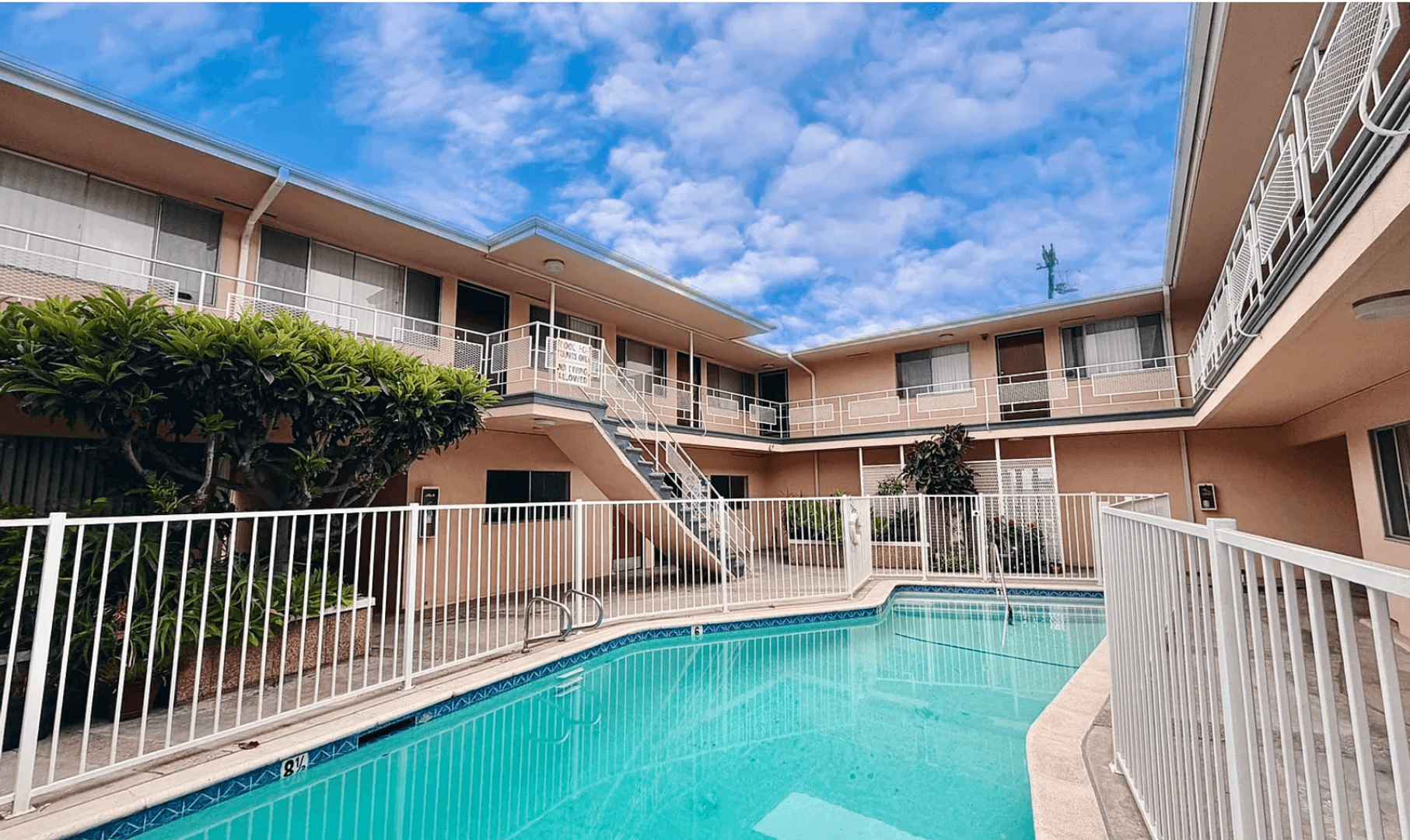 Los Angles Apartment: 956 Wilcox Ave